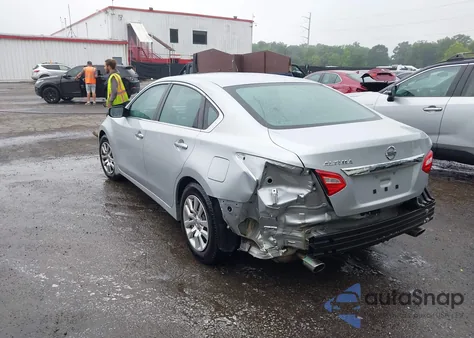 2017 Nissan Altima 2.5 S z USA, uszkodzony, nr VIN 1N4AL3AP9HN334931